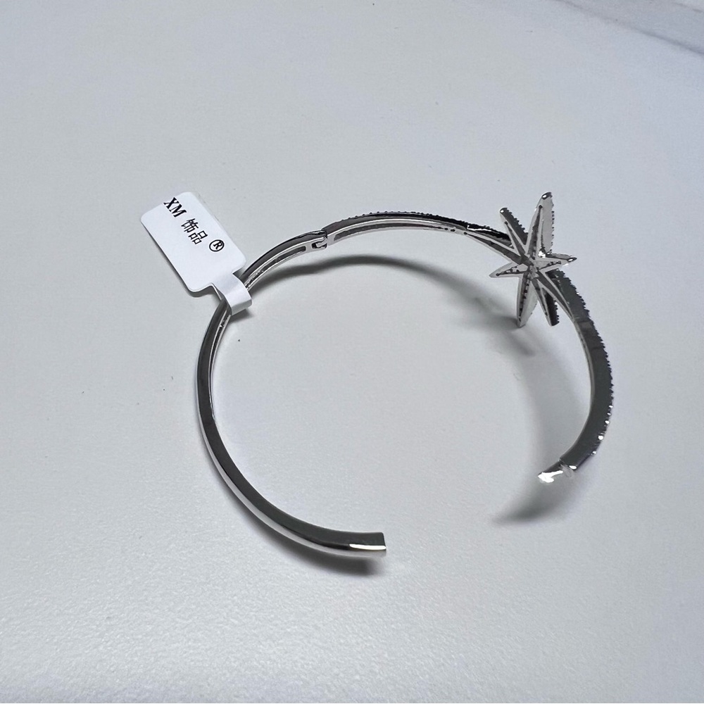 NWT Statement Star Bangle - Picture 4 of 4